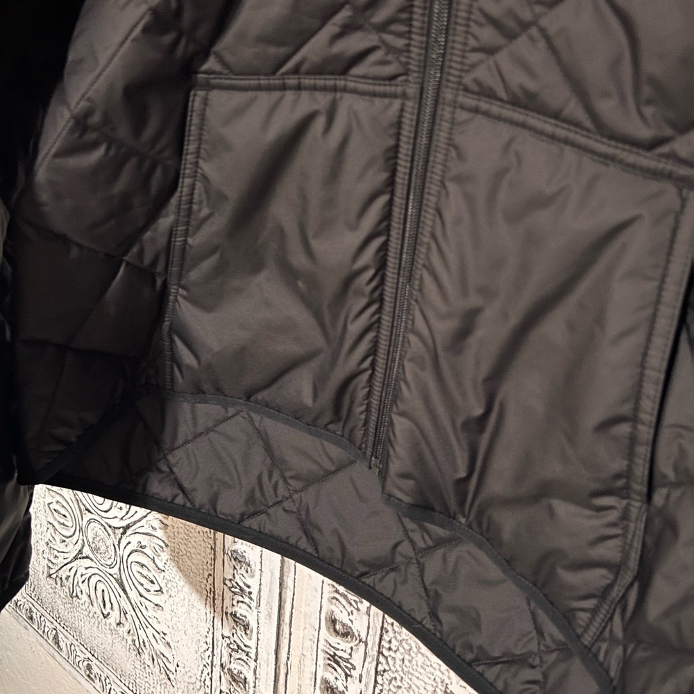 Patagonia Black Quilted Bomber Hoody NWT size XL - Picture 4 of 4